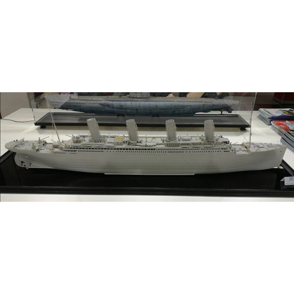 03719 1/200 Titanic with LED Light Set Plastic Model Kit