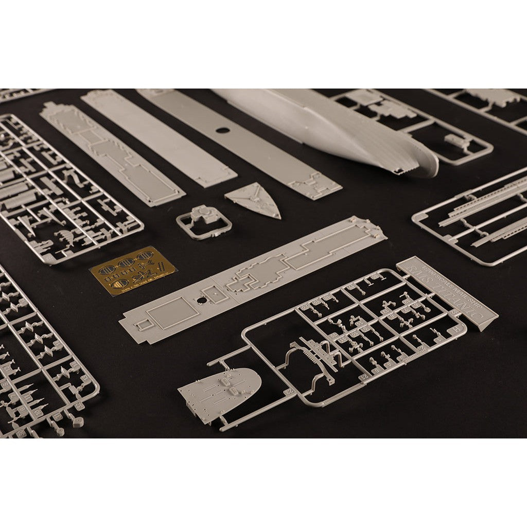1/700 Titanic Plastic Model Kit