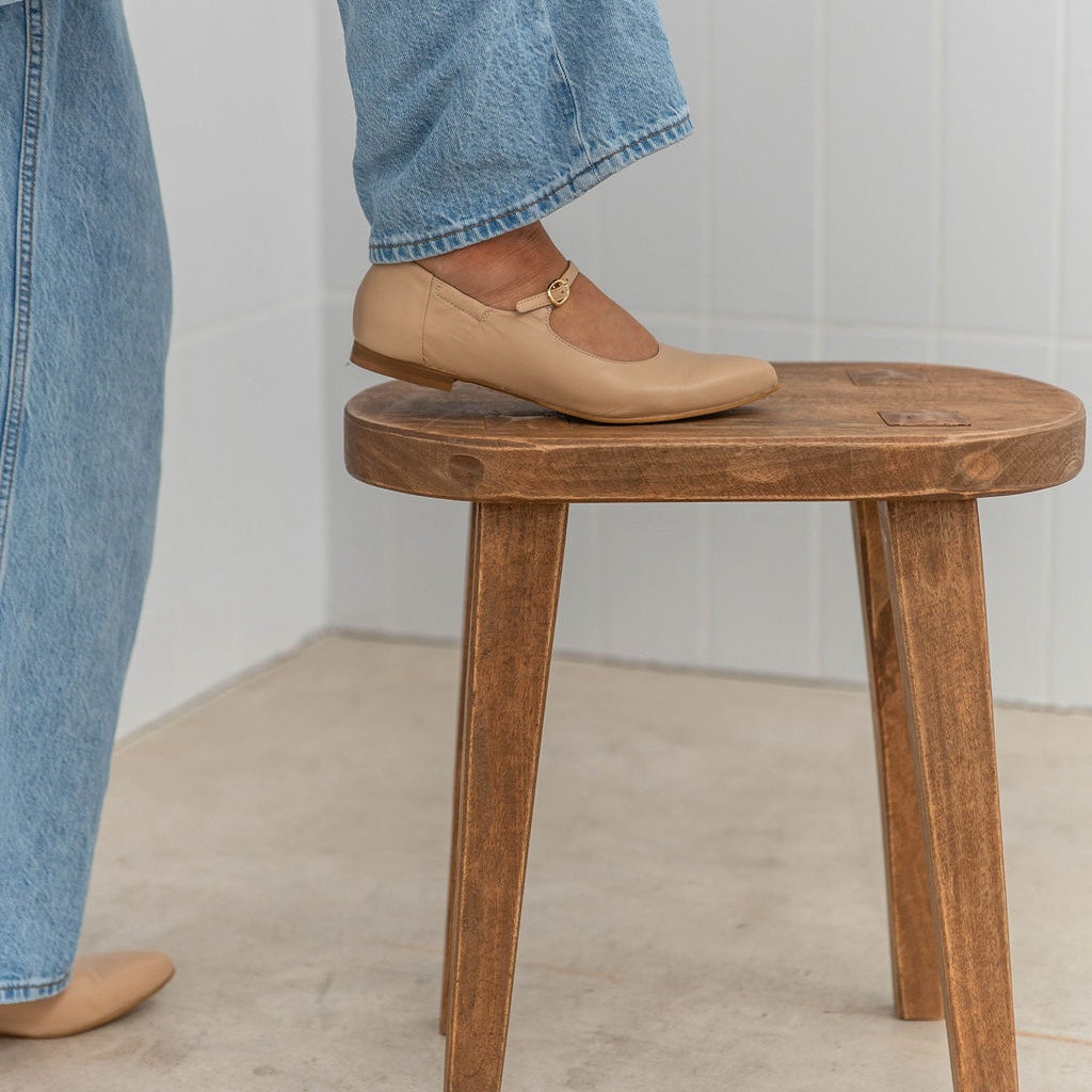 Melia Leather Flats Sand - Last Chance