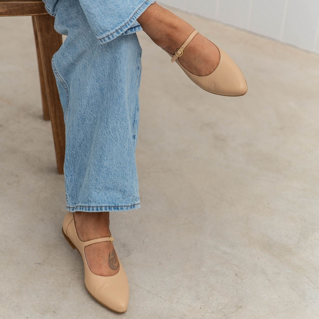 Melia Leather Flats Sand - Last Chance