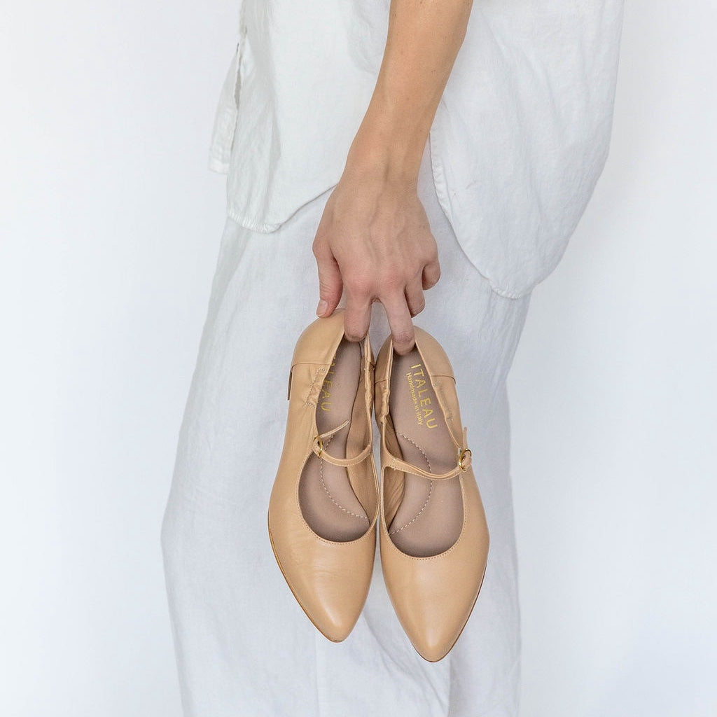 Melia Leather Flats Sand - Last Chance